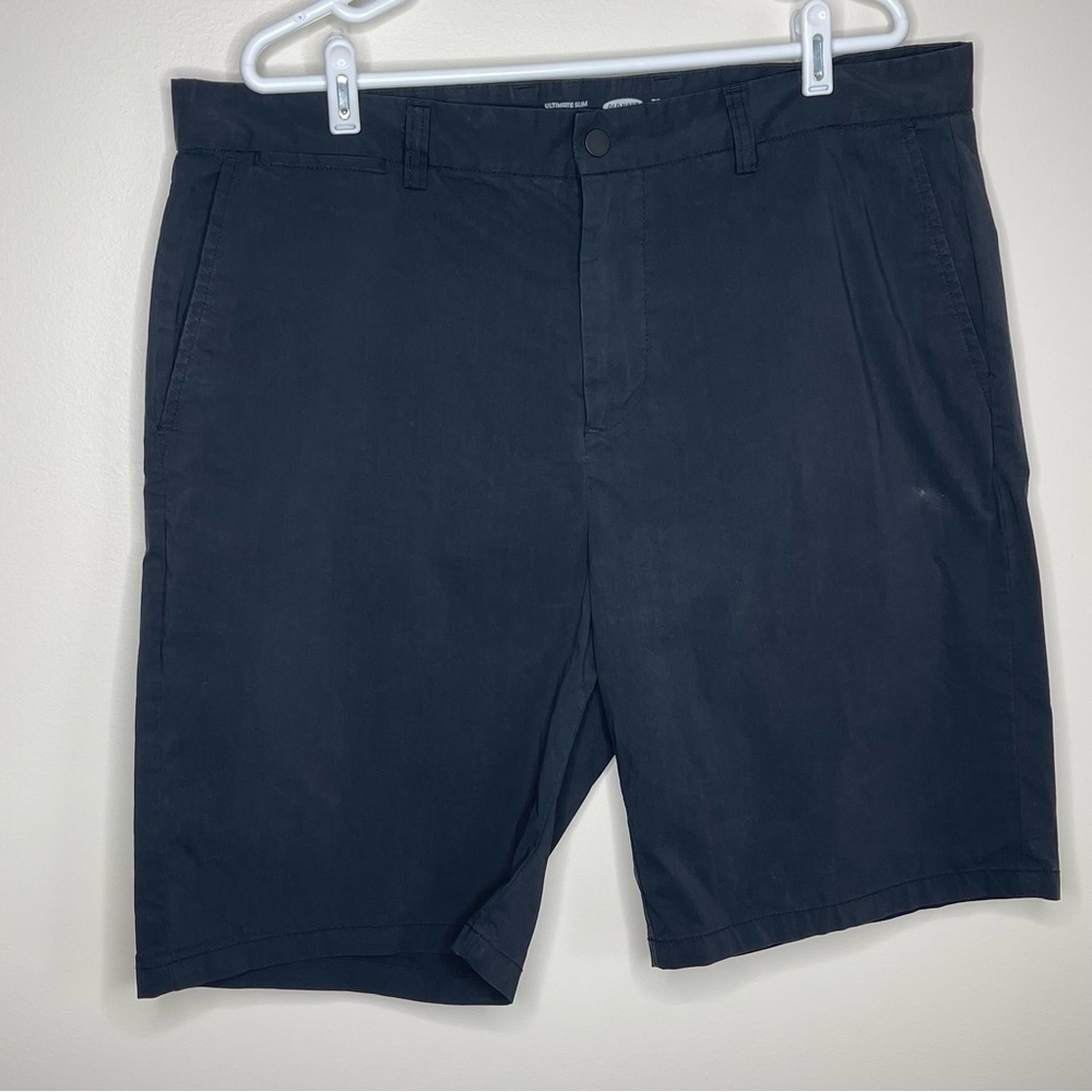 Old Navy Men’s‎ Shorts Ultimate Slim (38)